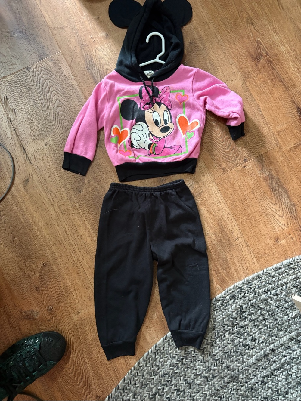 Vintage Minnie Mouse outfit from the 90s 2t